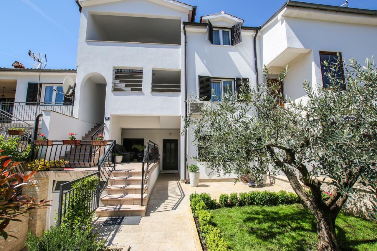 Apartamento Apartman Mila Poreč Exterior foto